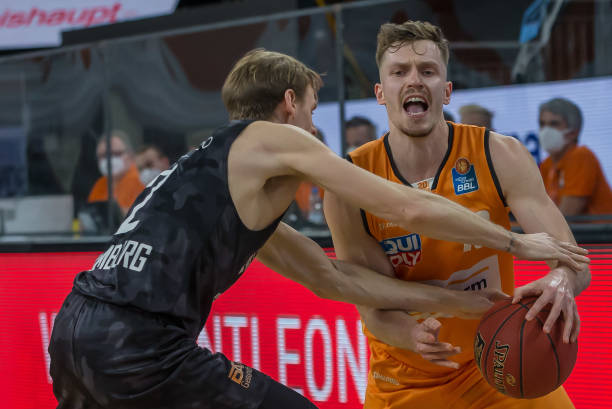 他擅长通过 他擅长通过